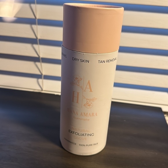 NIB - Hana Amara Illuminate silk exfoliating glove - Picture 3 of 4
